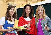 Sonja Wagner, Bayerische Milchkönigin 2017/18, Ministerin Michaela Kaniber, die Fränkischen Weinkönigin Klara Zehnder auf dem Bayerischen Genussfestival (©Foto: Ingrid Grossmann)